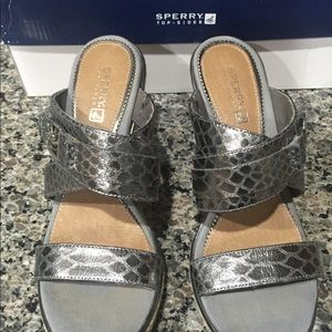 Like new leather Sperry Wedges
